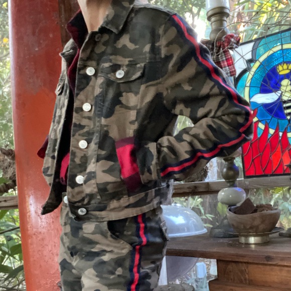 I&M Premium jeans, camo jacket with side stripes in navy and red. Size Medium - Picture 10 of 14